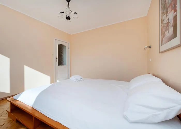 Gdanska Homely By Bookinghost *