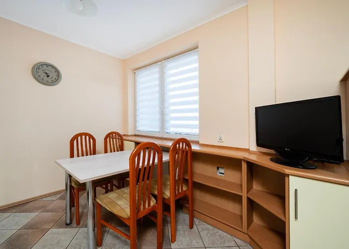 Gdanska Homely By Bookinghost *