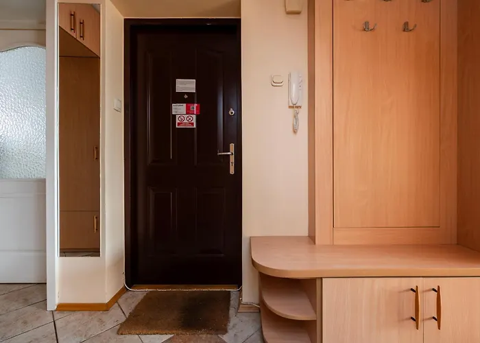 Gdanska Homely By Bookinghost *